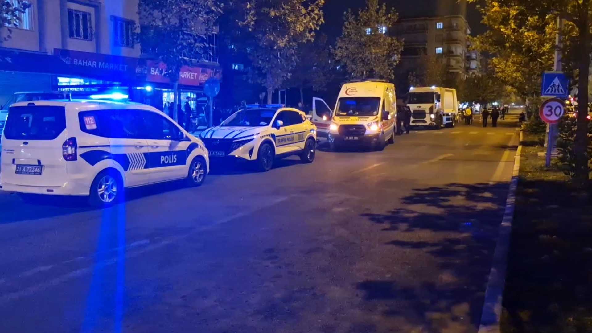 Diyarbakır'da Belediyenin Çöp Kamyonun Çarptığı Anne Öldü, Oğlu Ağır Yaralandı 5