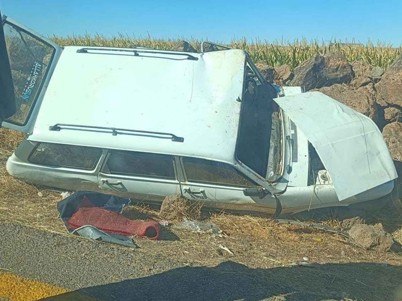 Diyarbakır'da Devrilen Otomobildeki 1 Kişi Öldü, 2 Kişi Yaralandı 1