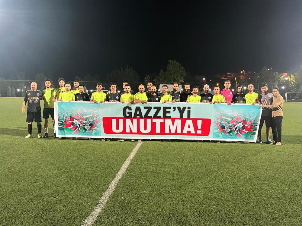 Diyarbakır'da Futbol Turnuvasında ‘Gazze'yi Unutma' Pankartı Açıldı