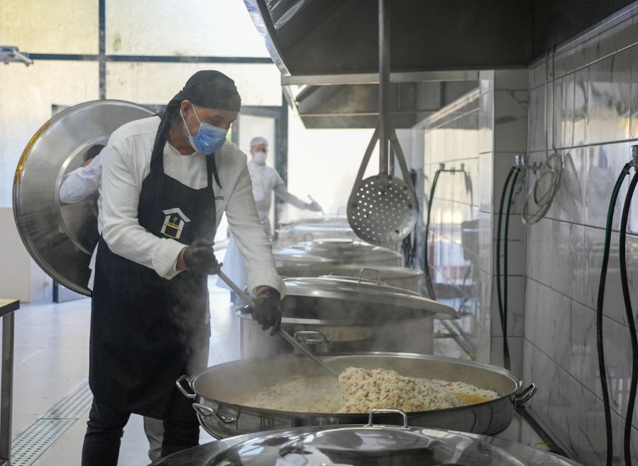 Diyarbakır'da Günde 5 Bin Kişiye Yemek Hizmeti 5