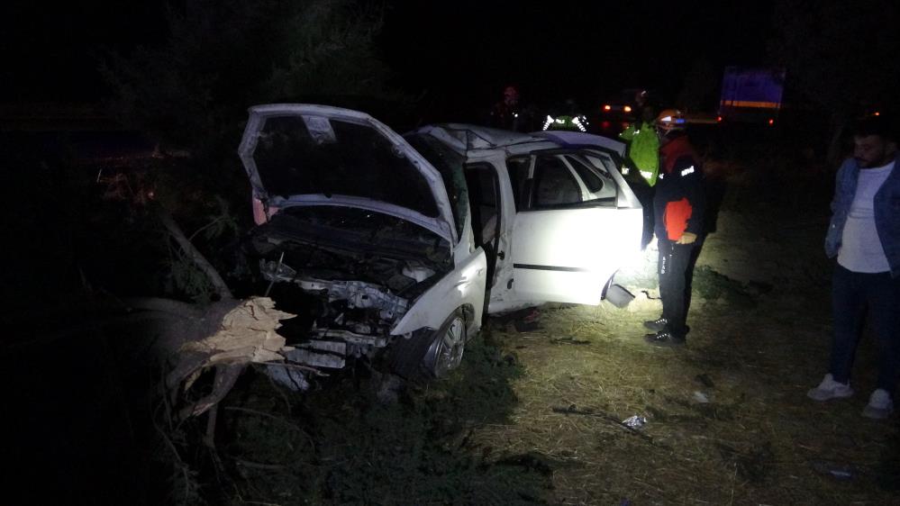 Düğünden Dönen Aile Kaza Yaptı 1 Ölü, 3 Yaralı 3