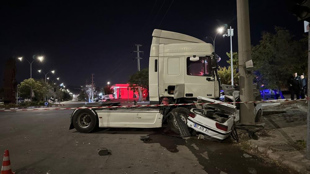 Gaziantep'te Tır Işçi Servisine Çarptı 3'Ü Ağır 13 Yaralı 3