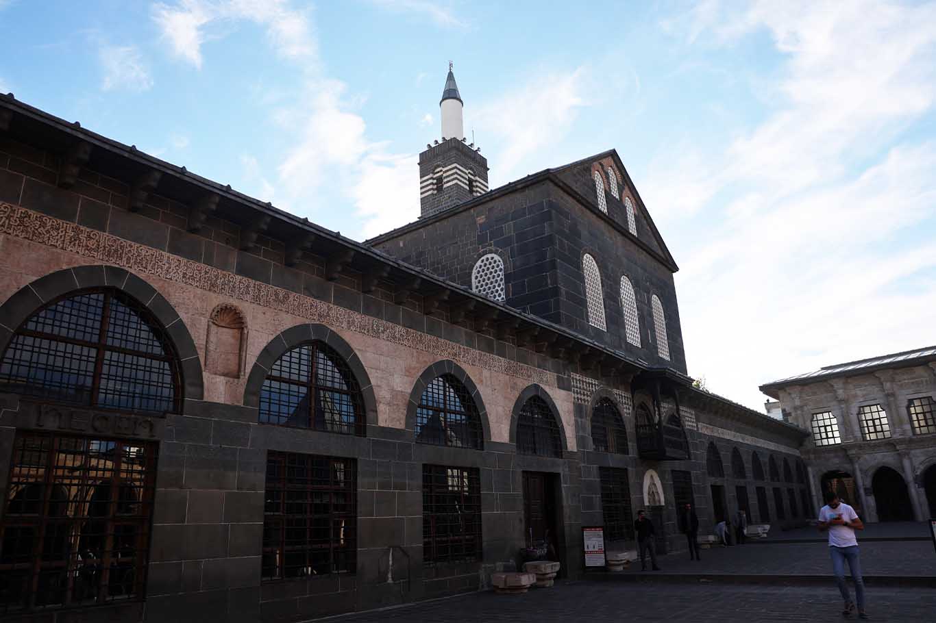 Kaliforniya'dan Geldi, Diyarbakır Ulu Cami'ye Hayran Kaldı 3