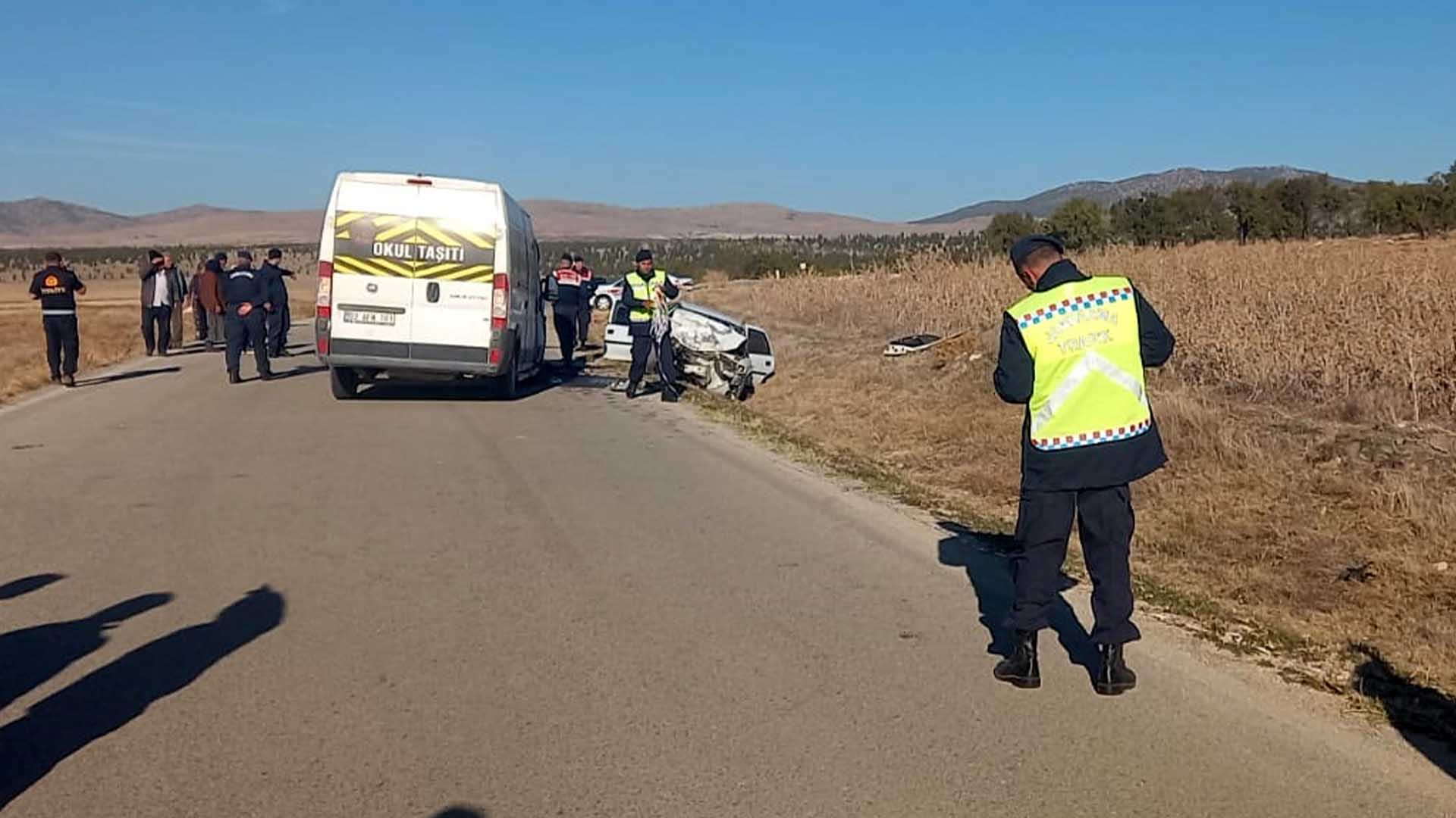 Okul Servis Minibüsü Ile Çarpışan Otomobilde 4 Kişi Öldü 3