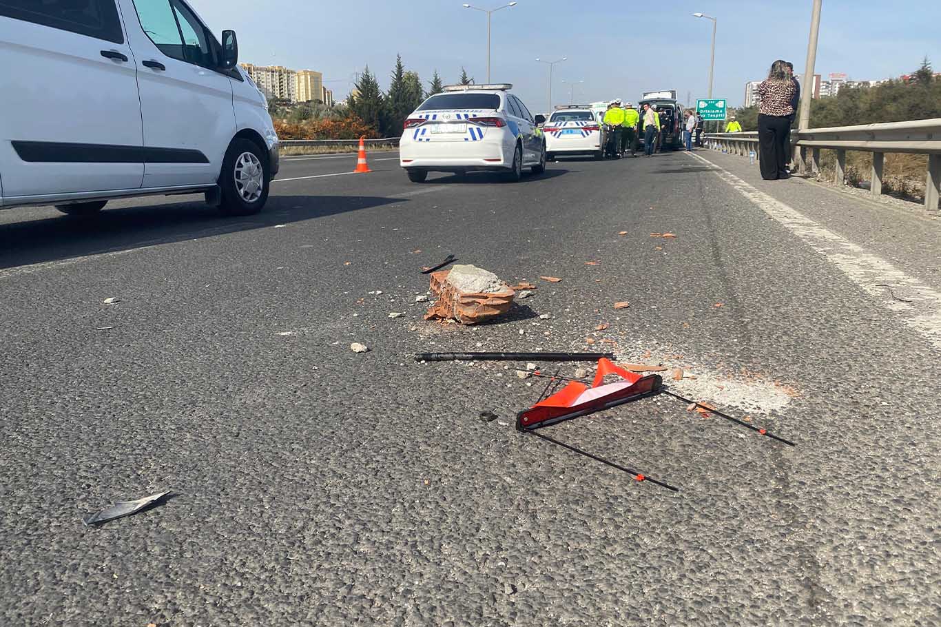 Park Halindeki Tir’a Çarpan Otomobildeki 2 Kişi Öldü 4