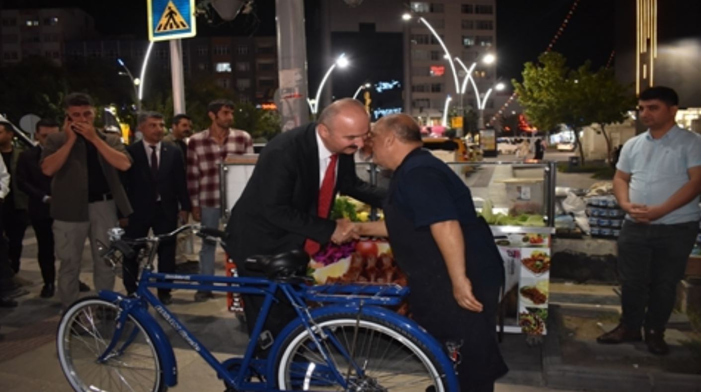 Sayın Hırsız Bey, Bak Sana Sayın Diyorum; Çalınan Bisikletini Vali, Çiğköftelerini Bakan Yerlikaya Aldı 7