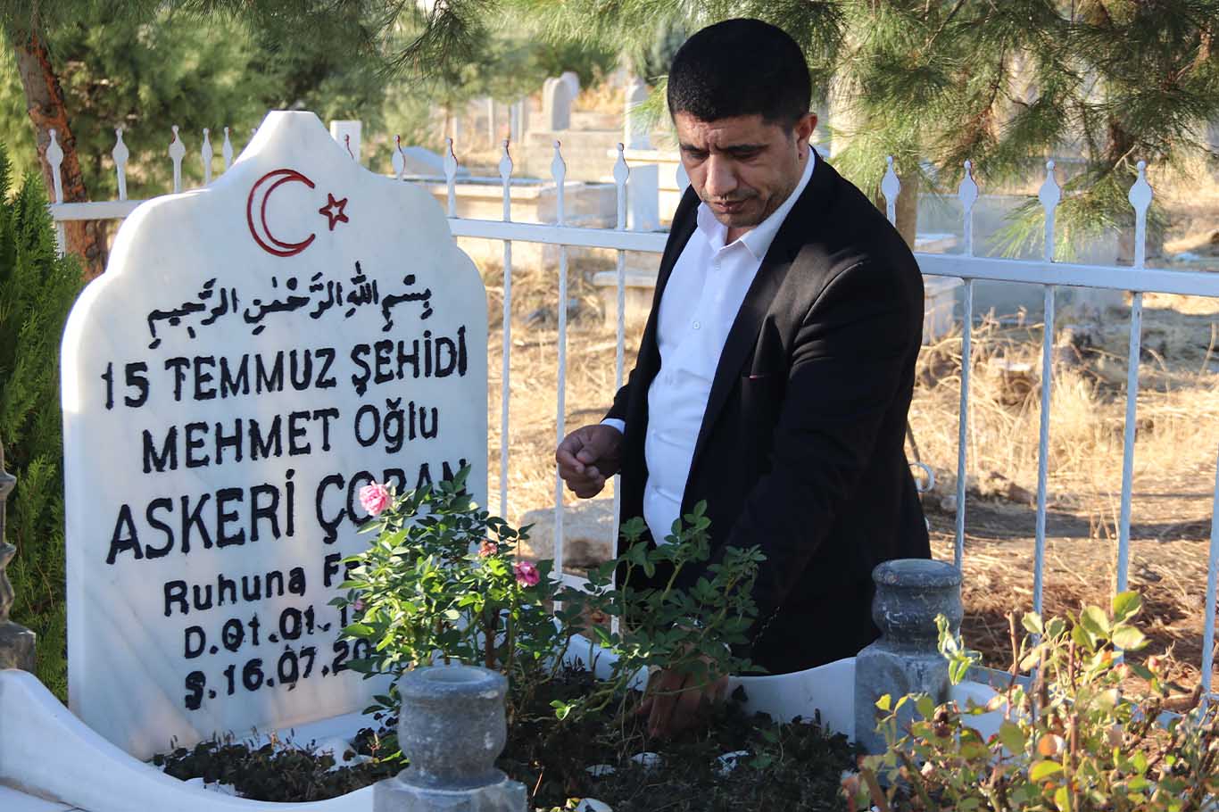 Şehit Olan Babasına Fetö Elebaşının Ölüm Haberini Verdi 2