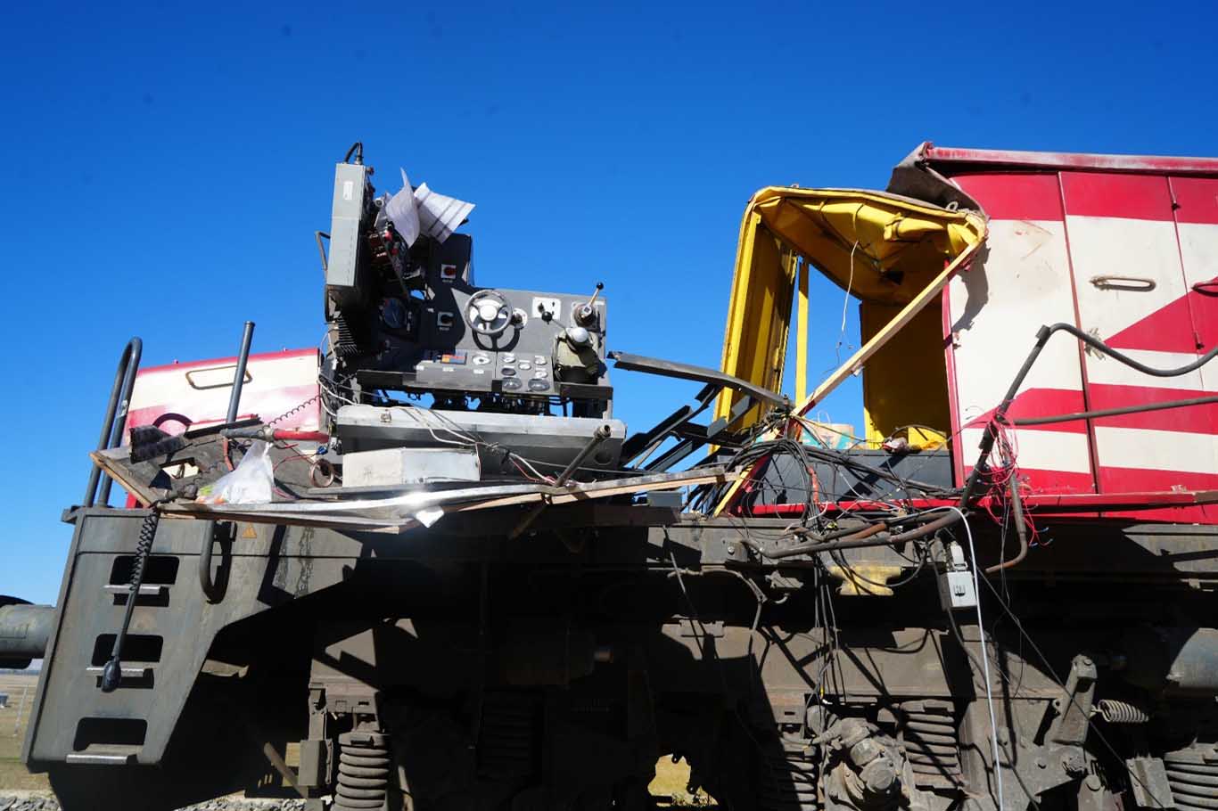 Tren, Beton Pompa Aracına Çarptı 1 Makinist Öldü, 2 Makinist Yaralandı 2