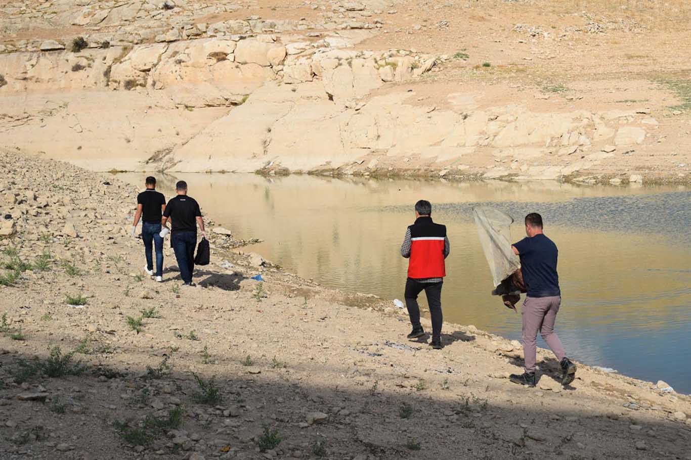 Uzman Ekip, Dicle Nehrindeki Balık Ölümlerini Araştırıyor 1