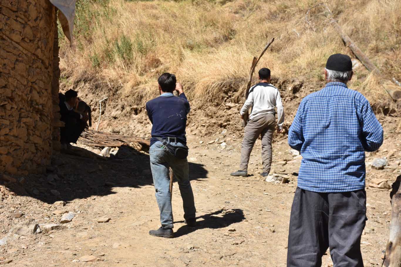 Yolu Olmayan 45 Hanelik Köyde Hastalar, Yaşlılar, Gebeler At Sırtında Taşınıyor 11