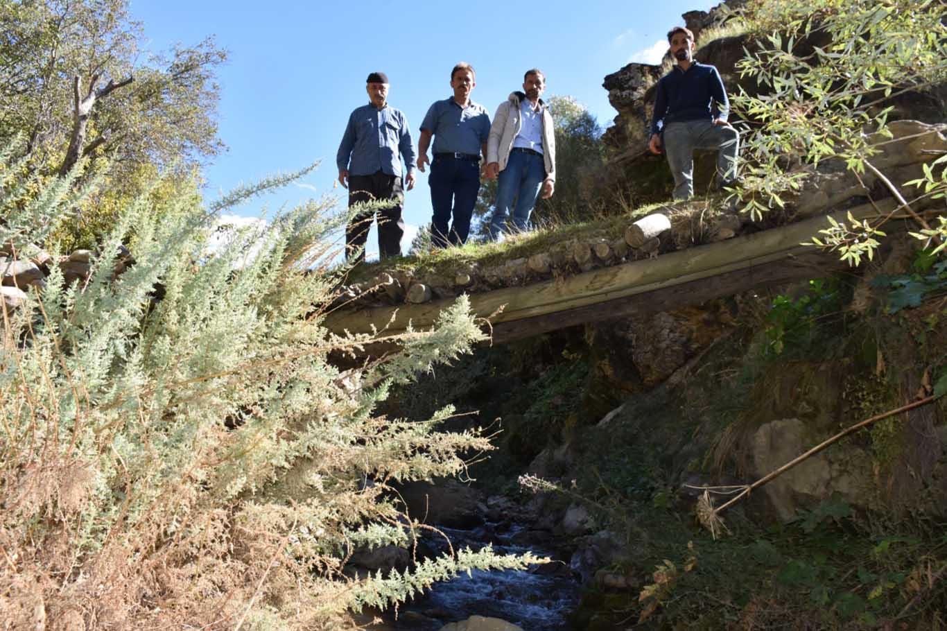 Yolu Olmayan 45 Hanelik Köyde Hastalar, Yaşlılar, Gebeler At Sırtında Taşınıyor 3