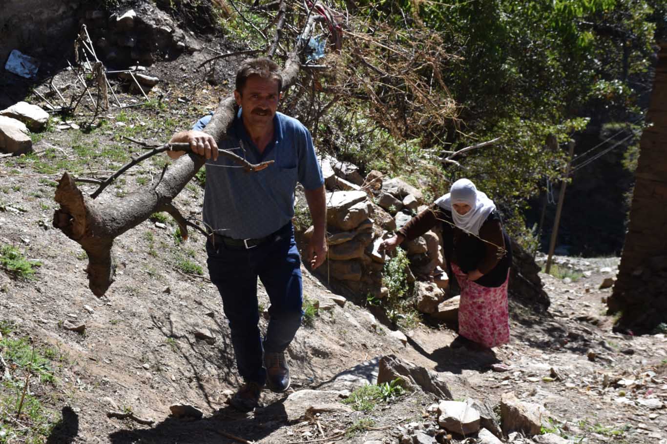 Yolu Olmayan 45 Hanelik Köyde Hastalar, Yaşlılar, Gebeler At Sırtında Taşınıyor 9