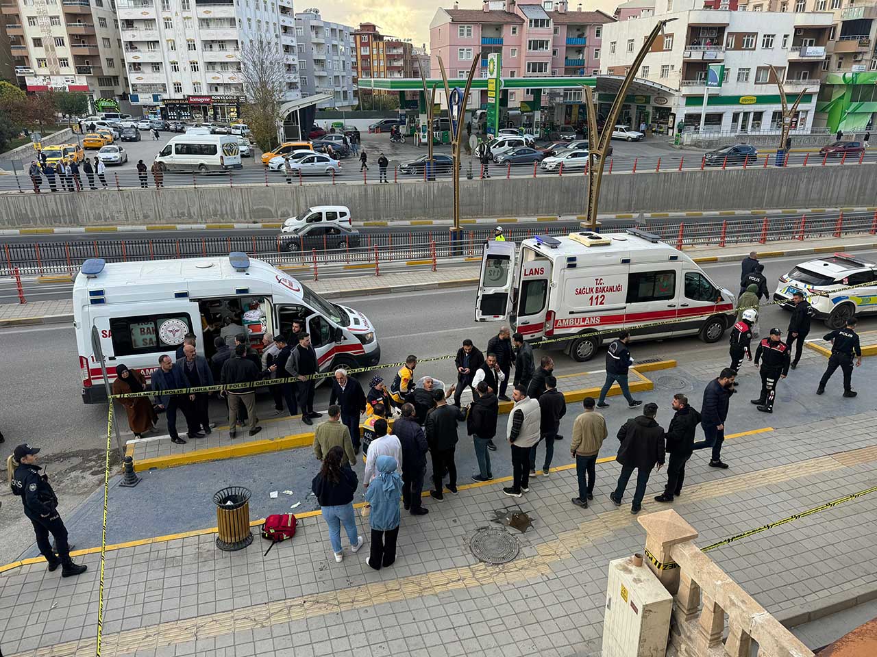 Adli̇ye Önünde Si̇lahli Kavga Kamerada 4 Yarali 2