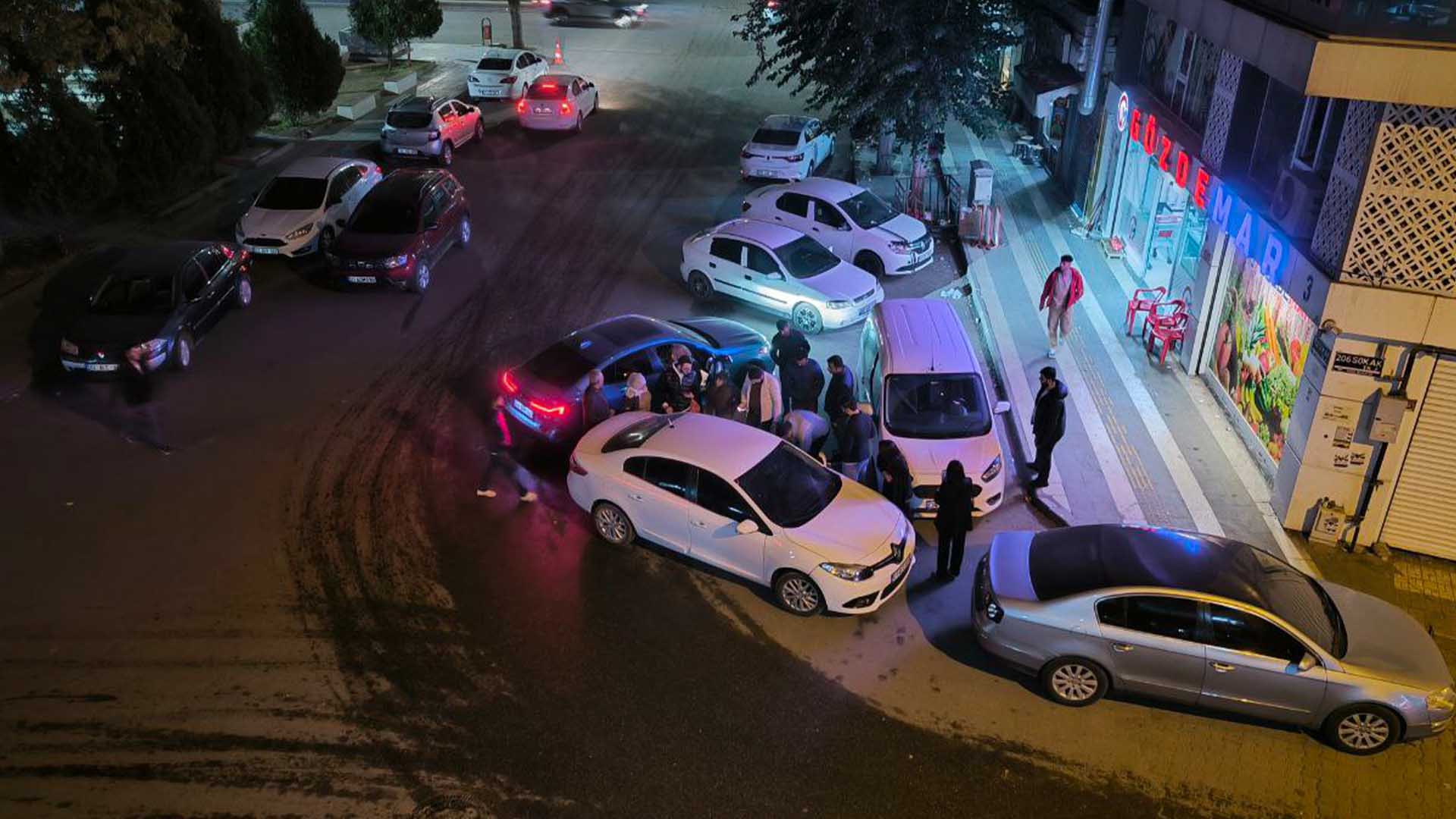 Bismil’de Arkadaşı Tarafından Itilen Çocuğun Ayağı Otomobilin Altında Kaldı 1