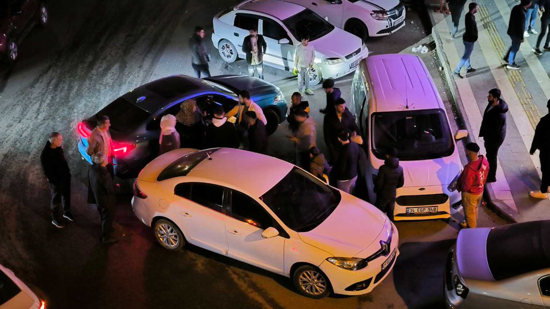 Bismil’de Arkadaşı Tarafından Itilen Çocuğun Ayağı Otomobilin Altında Kaldı