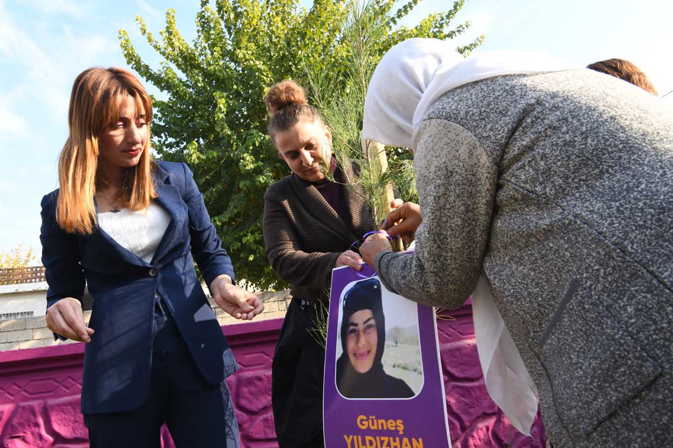 Bismil’de Kadınlar Belediye Eş Başkanı Mizgin Ekin’le Birlikte Fidan Diktiler 3