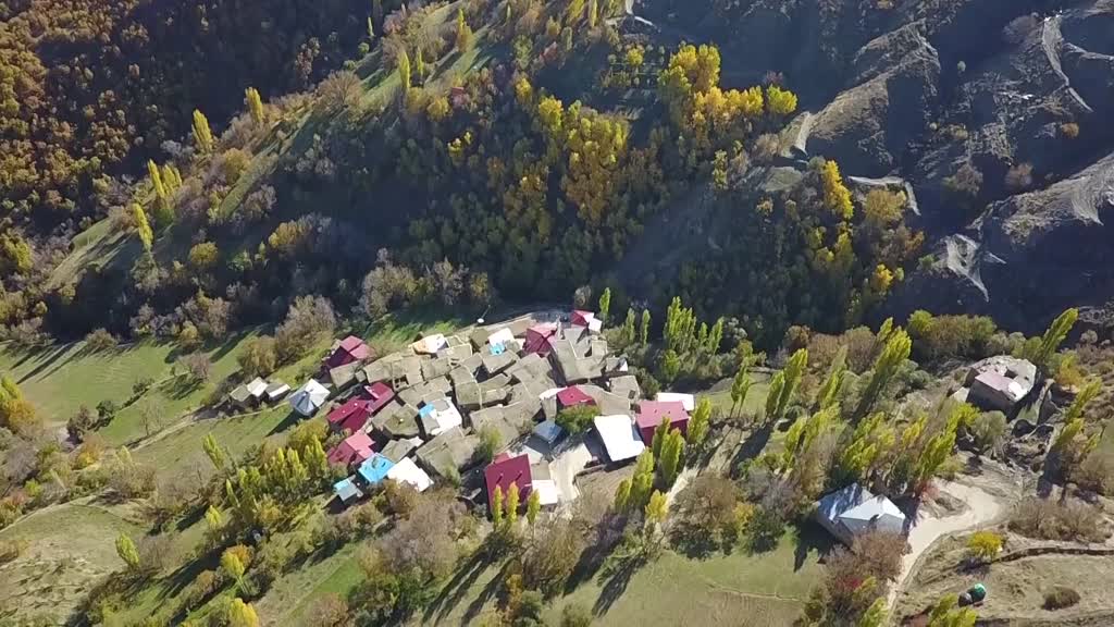 Bitlis'teki Taş Evlerde Sonbahar Güzelliği Nefes Kesti