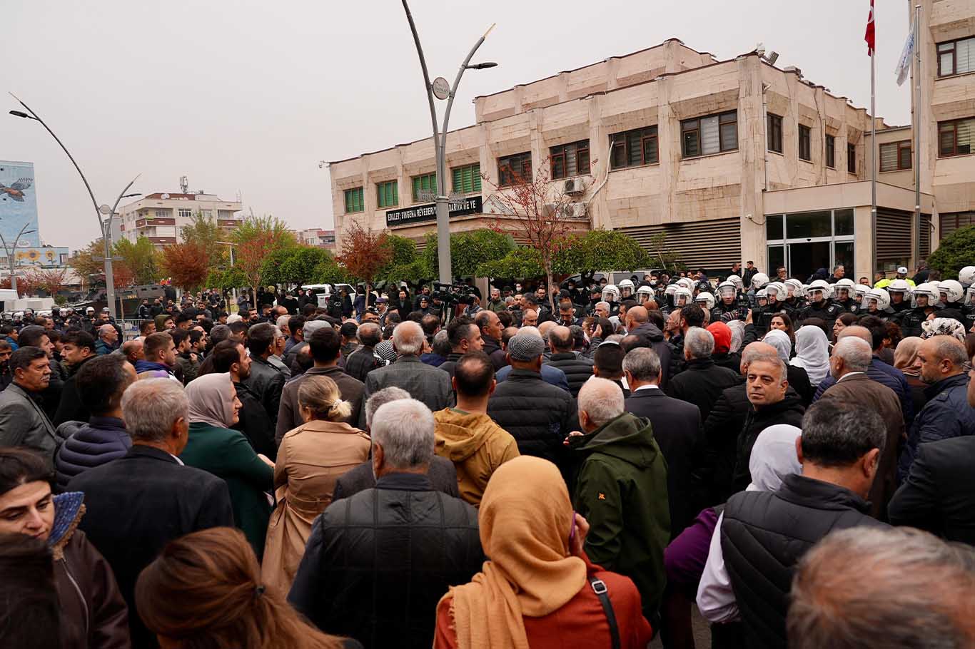 Diyarbakır Büyükşehir Belediyesi Eş Başkanları Mardin Ve Batman’da 2