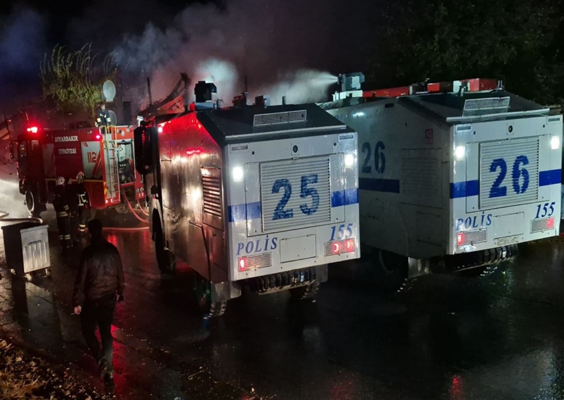 Diyarbakır'da 2 Ahşap Kafede Yangın! 7