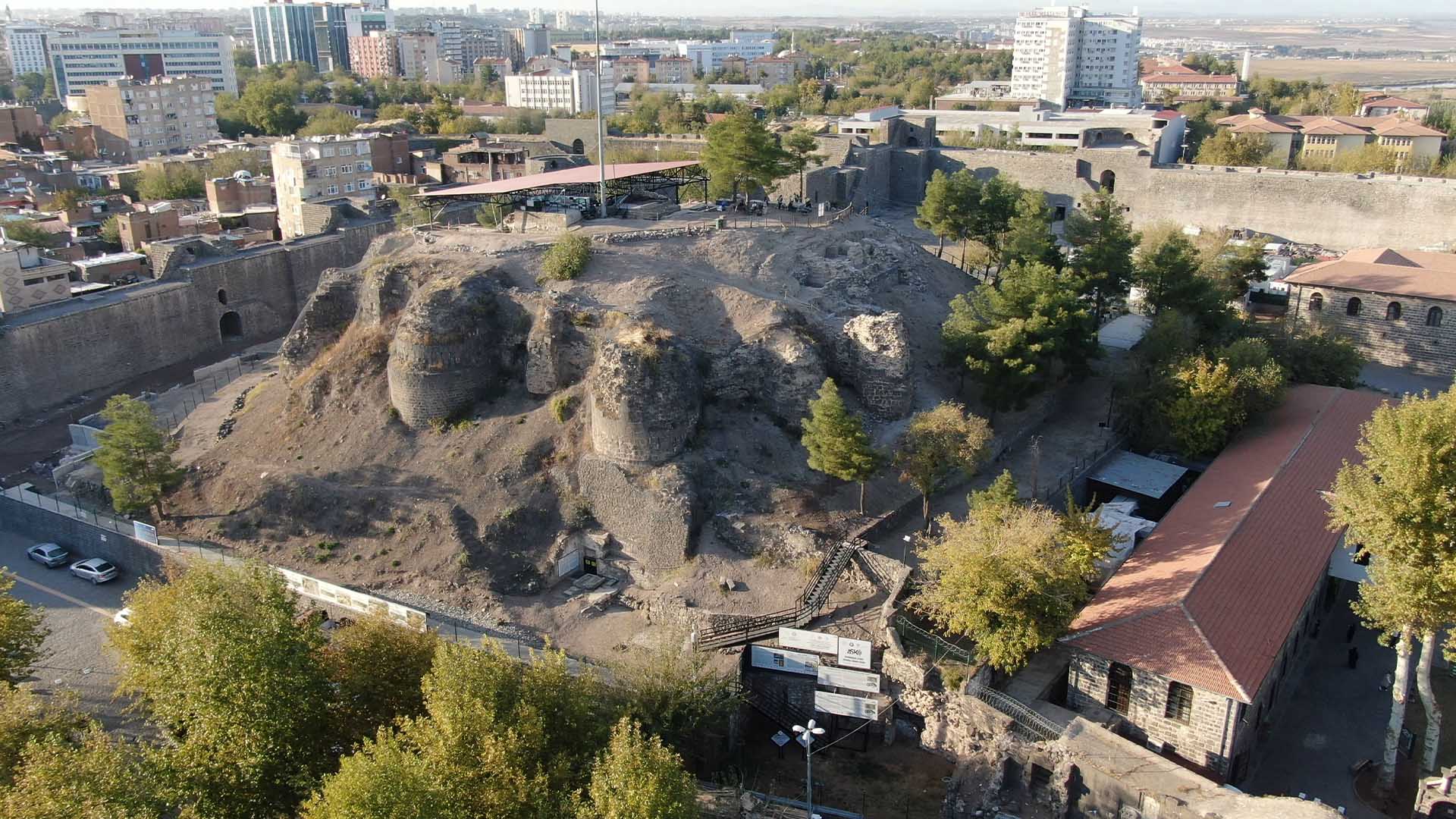 Diyarbakır'da Amida Höyük'teki Kazıda Çanakkale Gazisine Ait Rozet Bulundu 6