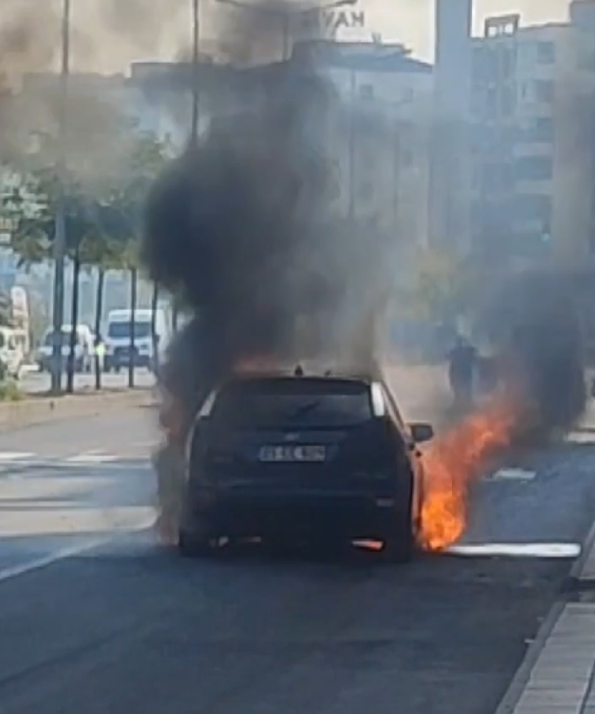 Diyarbakır’da Hareket Halindeki Otomobilde Yangın 1