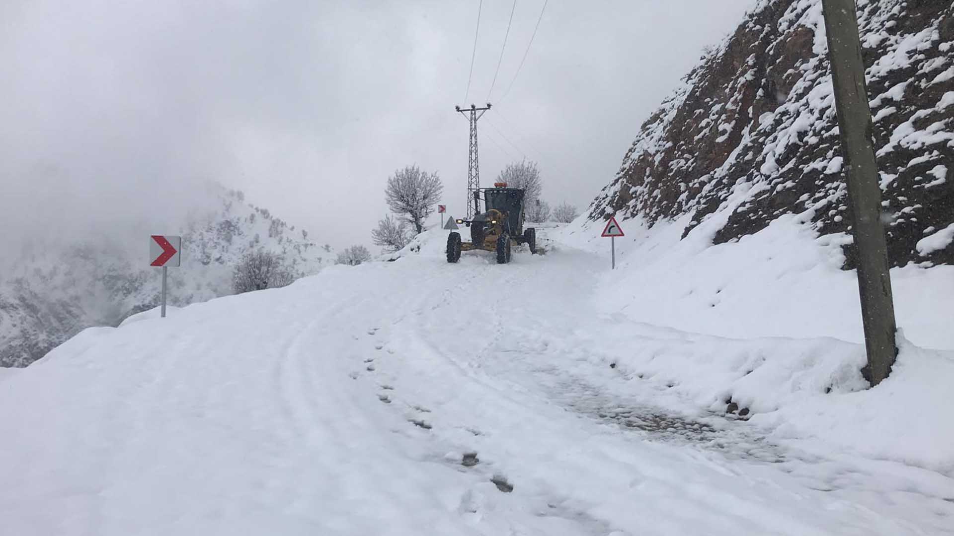 Diyarbakır’da Kar Nedeniyle Kapanan 98 Köy Yolu Ulaşıma Açıldı 3