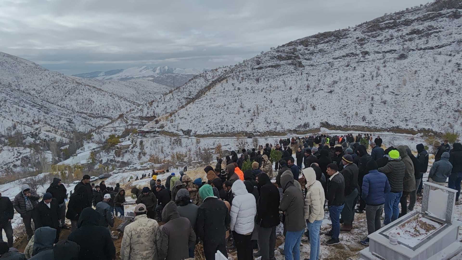 Diyarbakır’da Kazada Yaşamını Yitiren 3 Kişi Toprağa Verildi 1