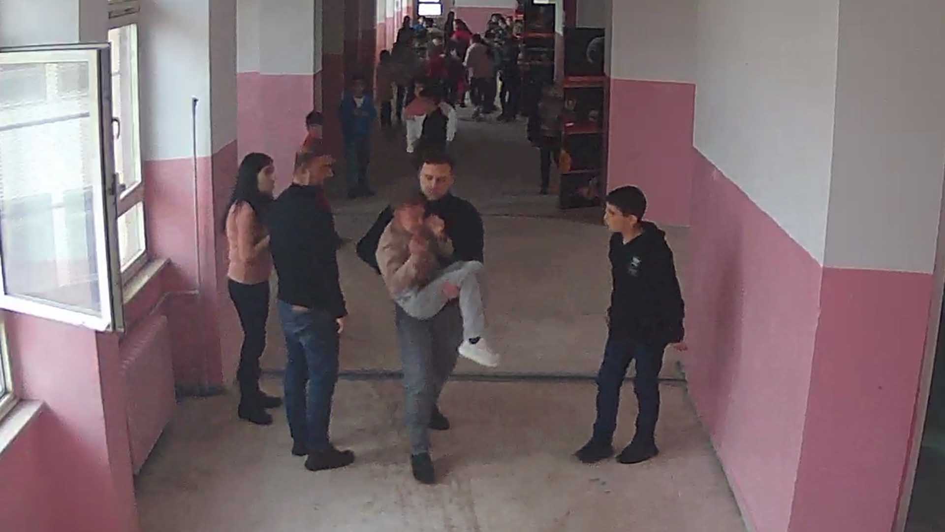 Diyarbakır'da Öğretmen, ‘Heimlich Manevrası’yla Öğrencisinin Hayatını Kurtardı 1