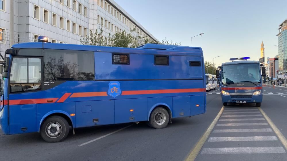 Diyarbakır'da Yoğun Güvenlik Önlemleri Narin Cinayetinde Tutuklu 4 Sanık Adliyeye Getirildi 5