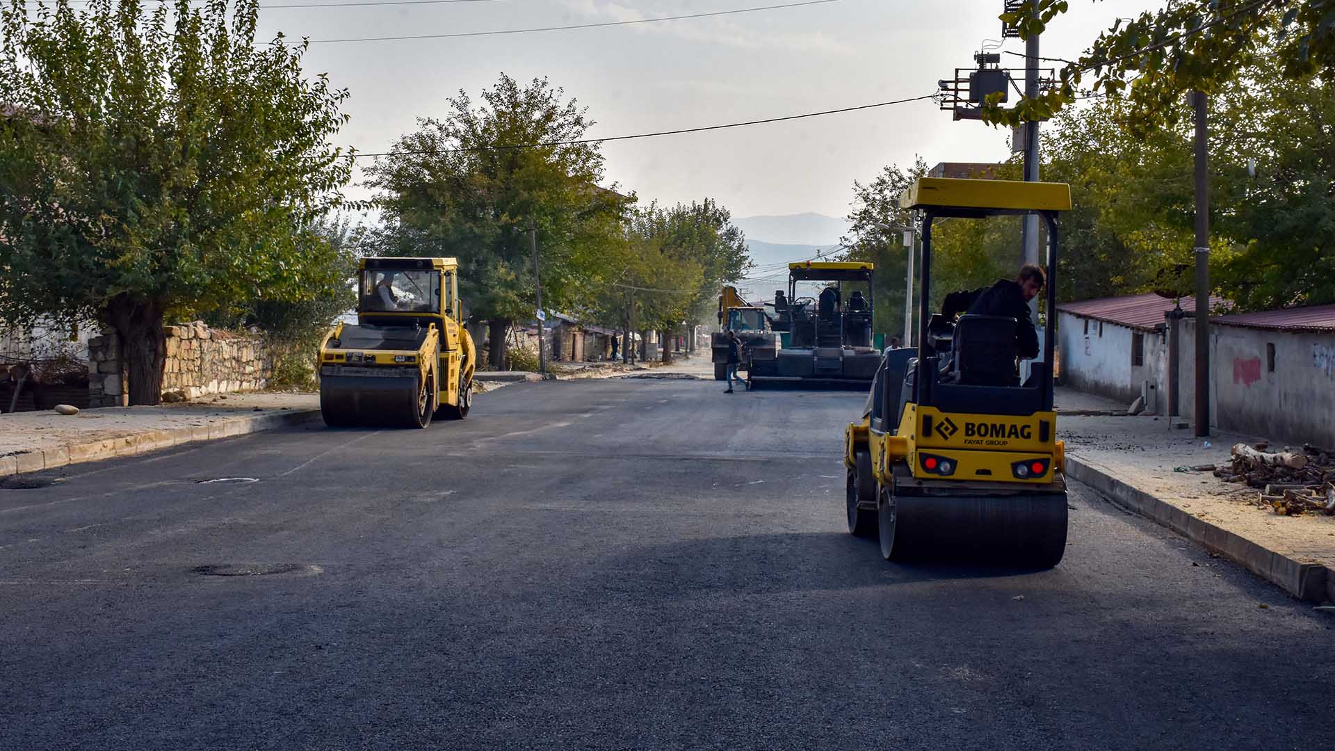 Diyarbakır’ın Ilçesinde Yol Çalışmaları 2 Bin 60 Ton Asfalt Serilecek 1