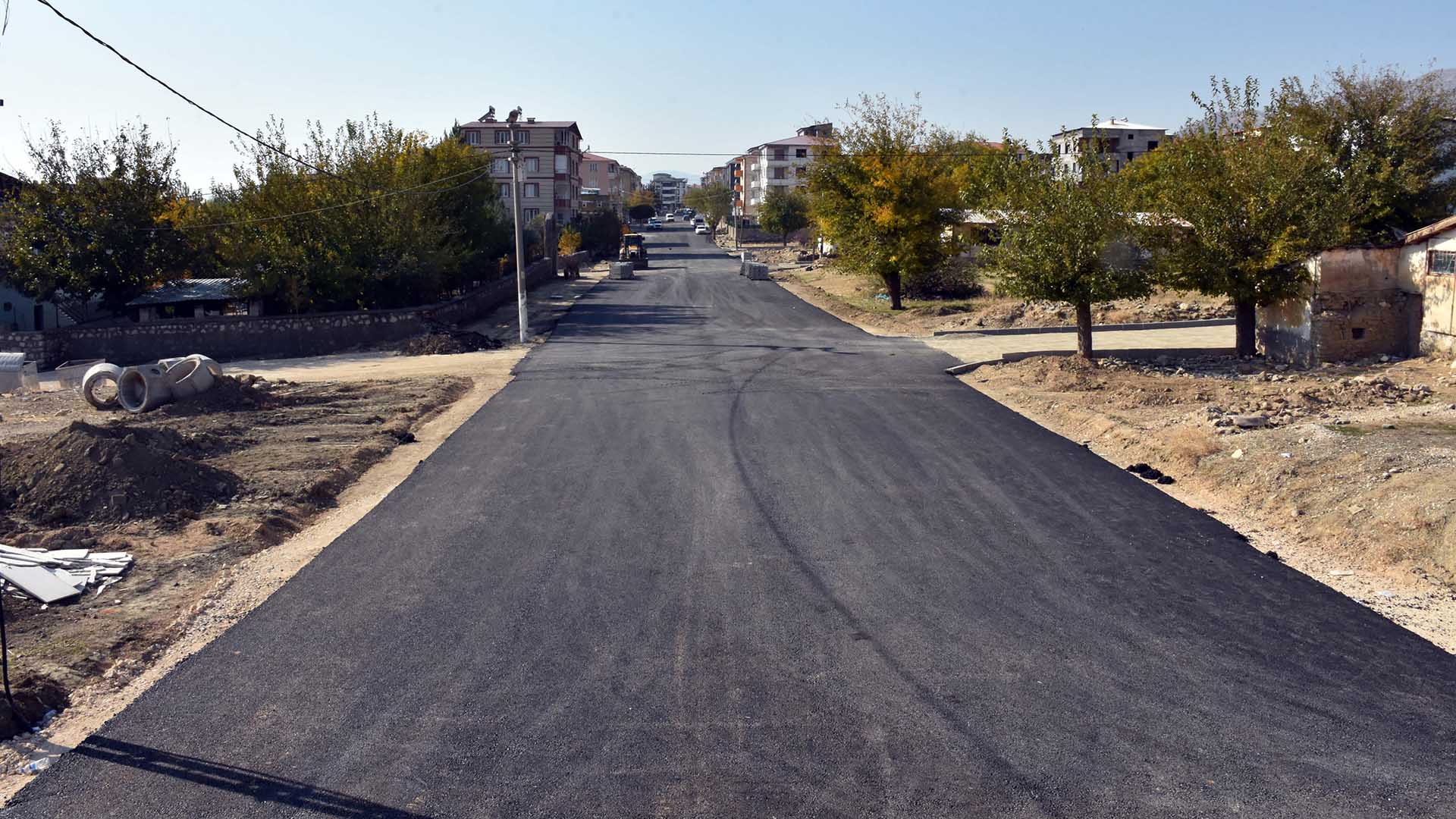 Diyarbakır’ın Ilçesinde Yol Çalışmaları 2 Bin 60 Ton Asfalt Serilecek 2