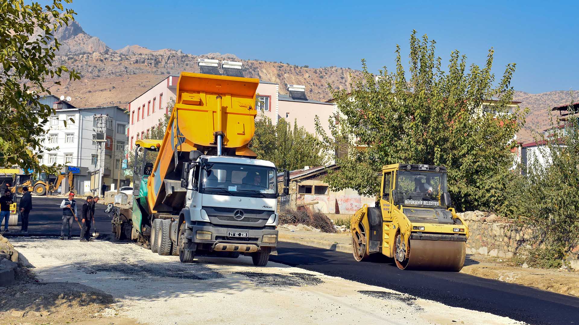 Diyarbakır’ın Ilçesinde Yol Çalışmaları 2 Bin 60 Ton Asfalt Serilecek 3