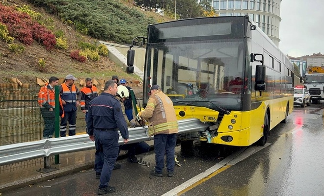 Iett Otobusu Yine Kaza Yapti Kadikoyde Bariyerlere Saplandi 7F7546C7