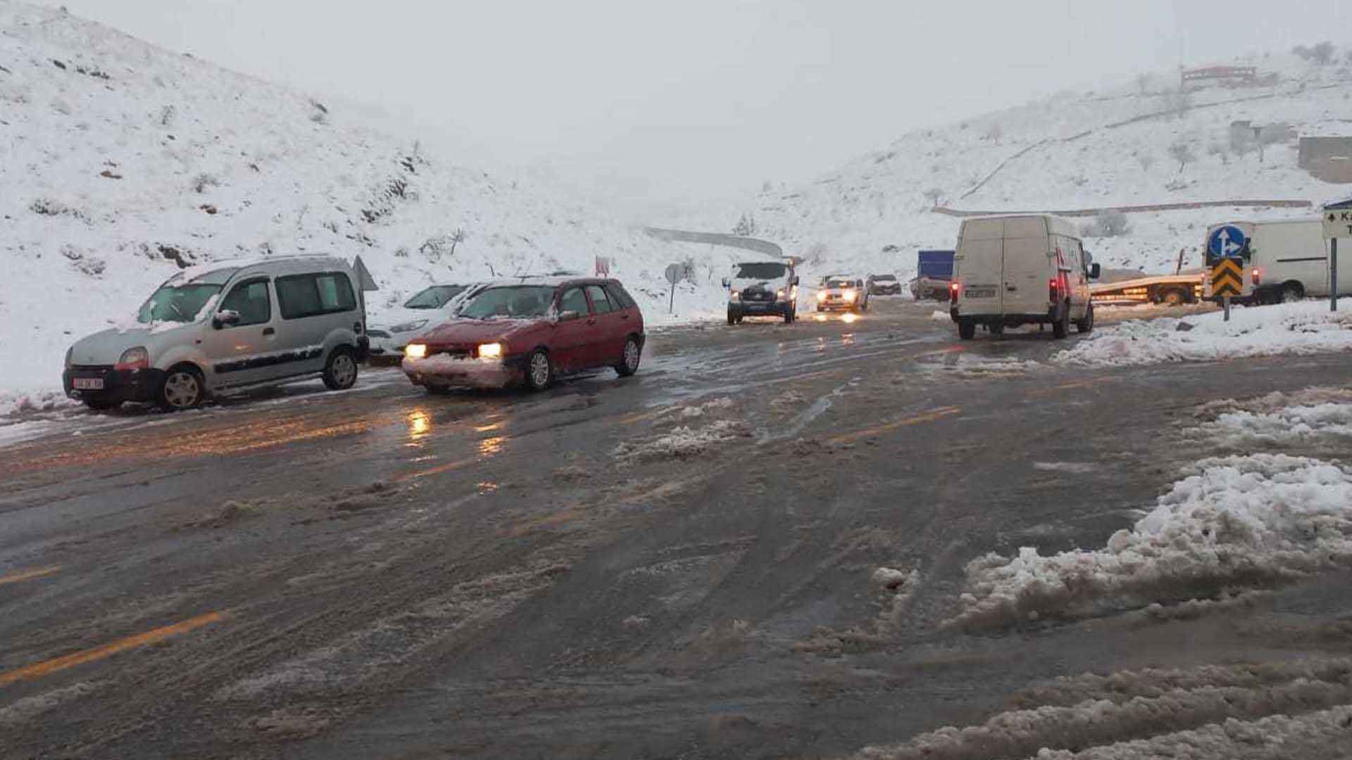 Malatya’da Kar Nedeniyle Eğitime Ara Verildi 2