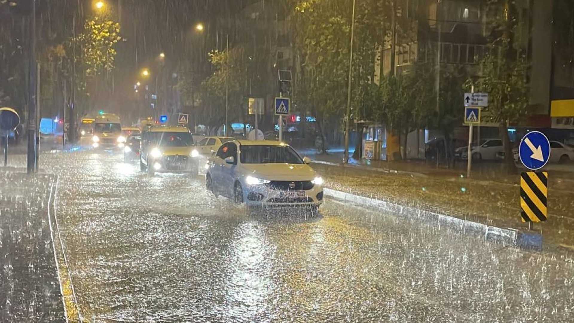 Meteorolojiden Diyarbakır Ve 3 Ile Sağanak Yağış Uyarısı