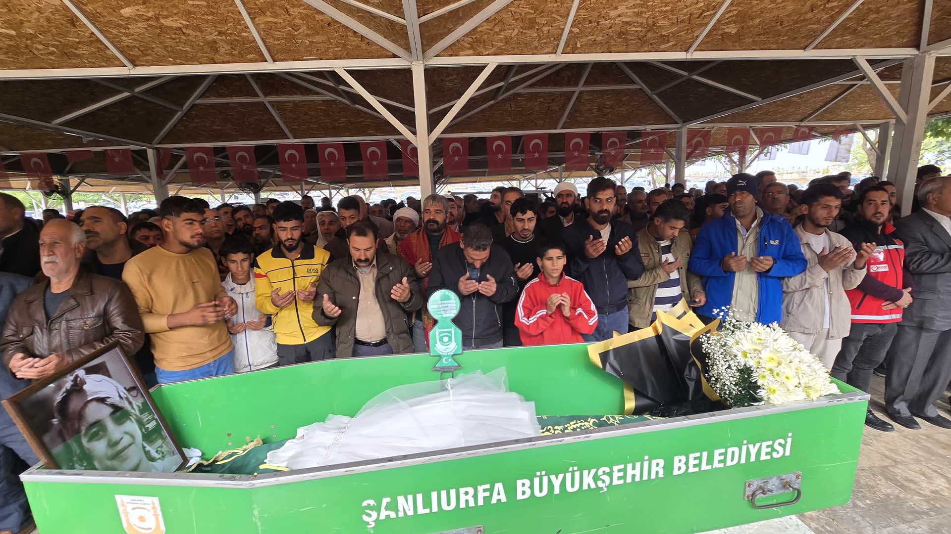 Mezarlıkta Öldürülmüş Halde Bulunan Şirin Elmas’ın Cenazesi Şanlıurfa'da Defnedildi 3