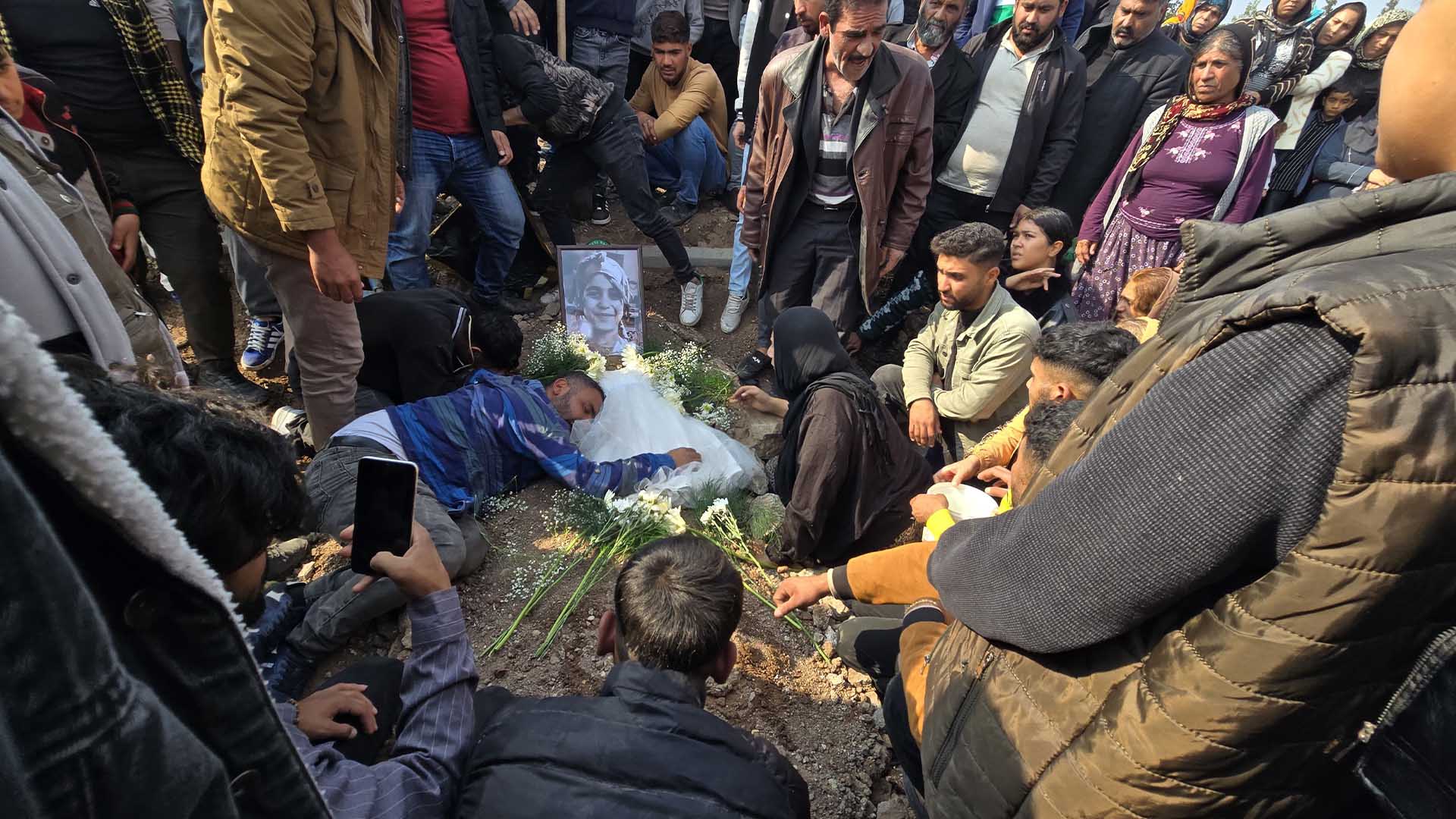 Mezarlıkta Öldürülmüş Halde Bulunan Şirin Elmas’ın Cenazesi Şanlıurfa'da Defnedildi 6