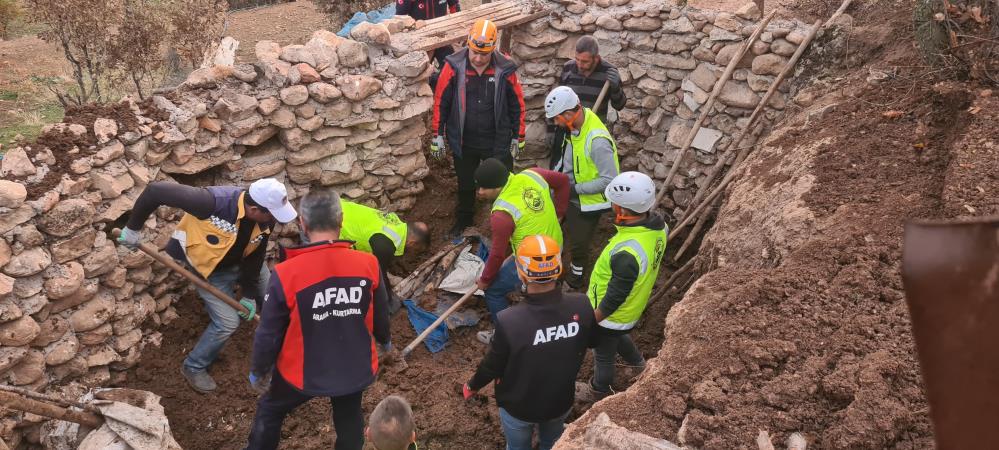 Siirt’te Ahırın Tavanı Çöktü, 3 Küçükbaş Kurtarılamadı 1