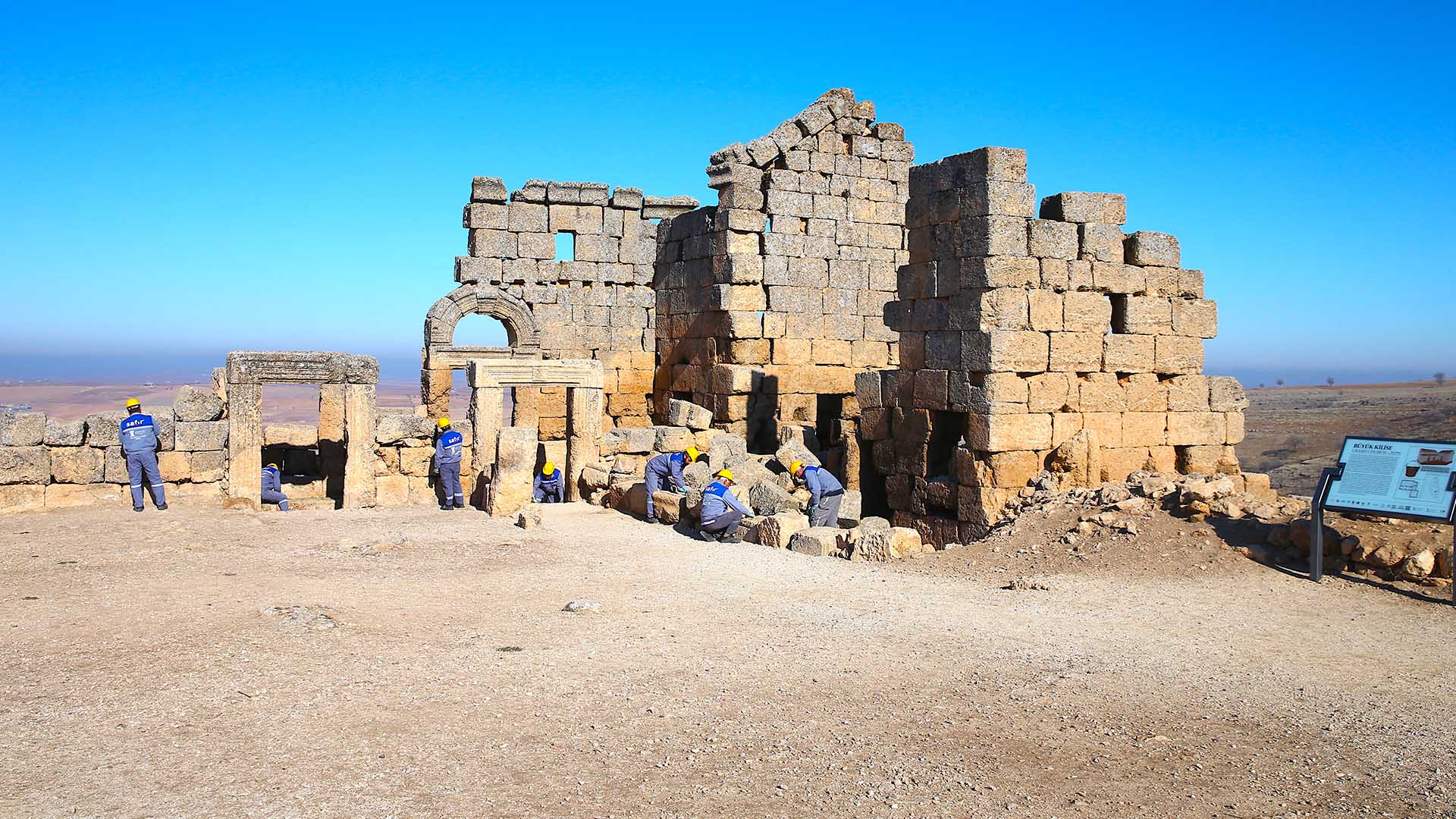 3 Bin Yıllık Zerzevan Kalesi'nde Kazılarla Yer Altındaki Şehre Ulaşılacak 1