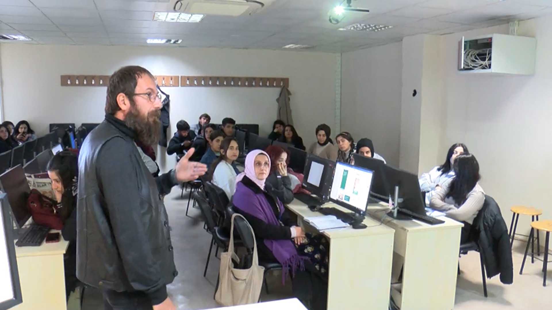 51 Yaşında Üniversiteyi Bitirerek Diyarbakır'da Gazeteci Oldu 3