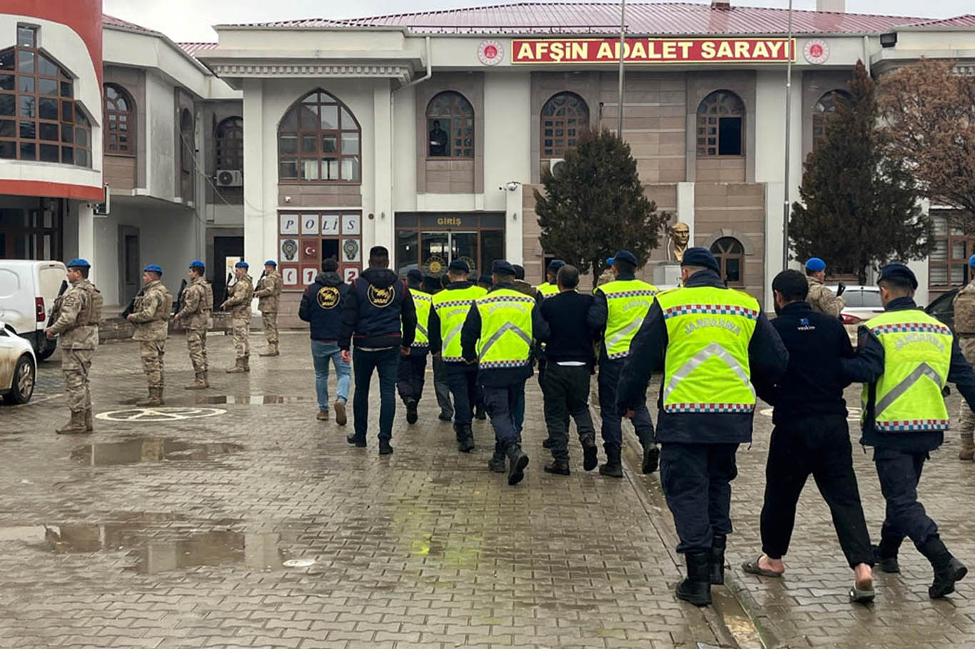 Arazi Kavgasında Baba Ile Oğlunu Öldüren 4 Kardeş, Samanlıkta Yakalandı 1