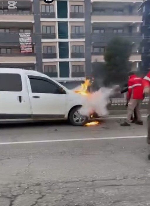 Batman'da Seyir Halindeki Araç Yandı