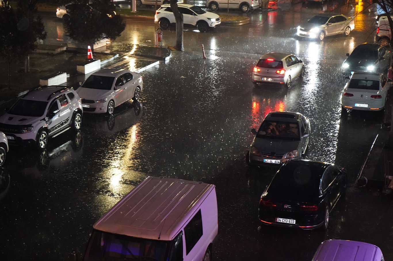 Bismil’de Sağanak Yağış Etkili Oldu Cadde Ve Sokaklar Bildiğiniz Gibi 4