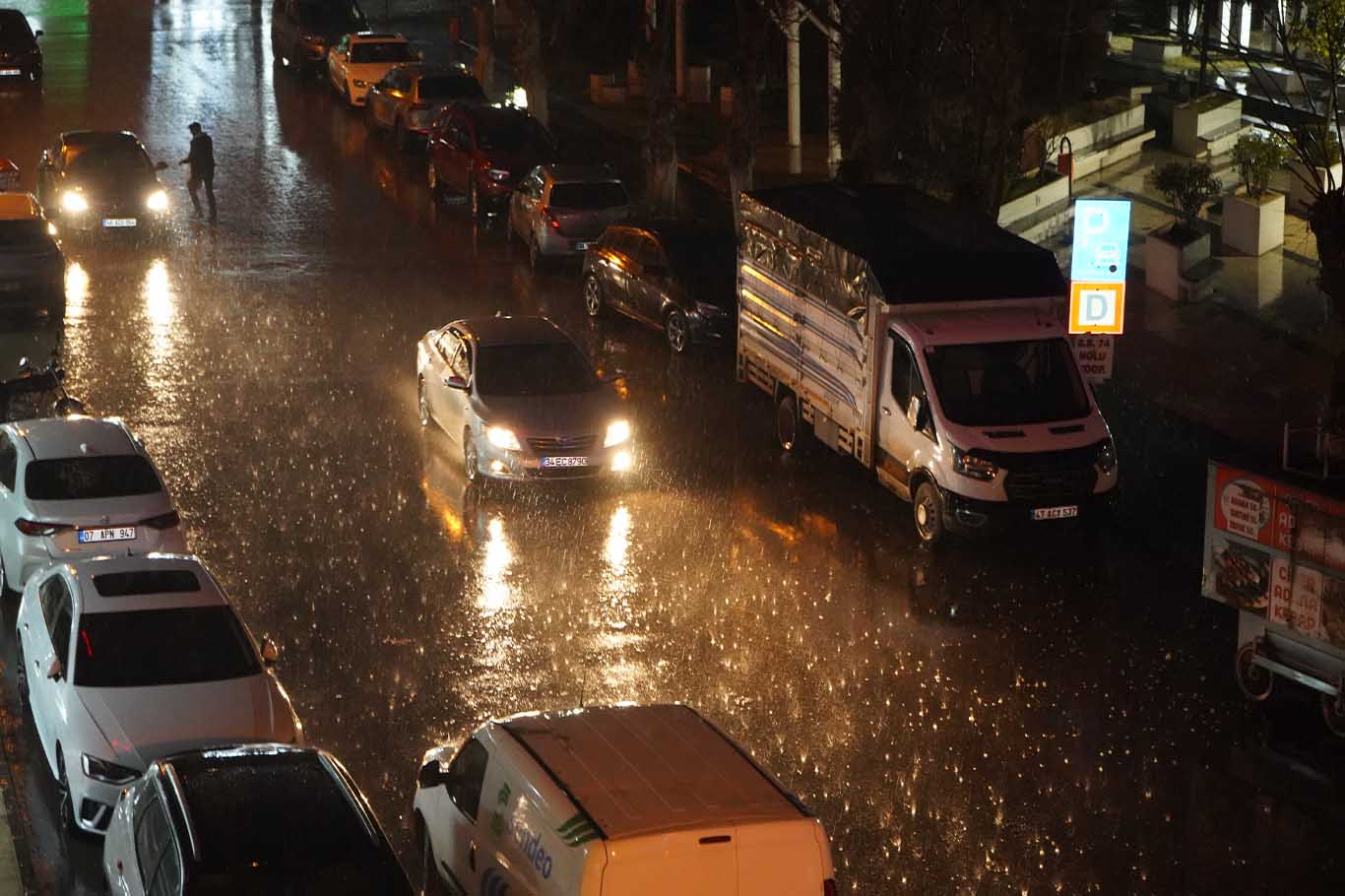 Bismil’de Sağanak Yağış Etkili Oldu Cadde Ve Sokaklar Bildiğiniz Gibi 5