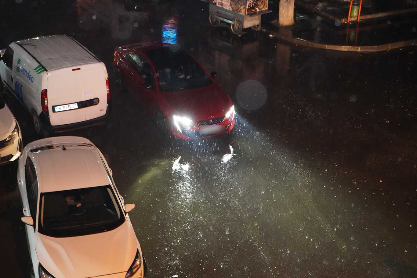 Bismil’de Sağanak Yağış Etkili Oldu Cadde Ve Sokaklar Bildiğiniz Gibi 6