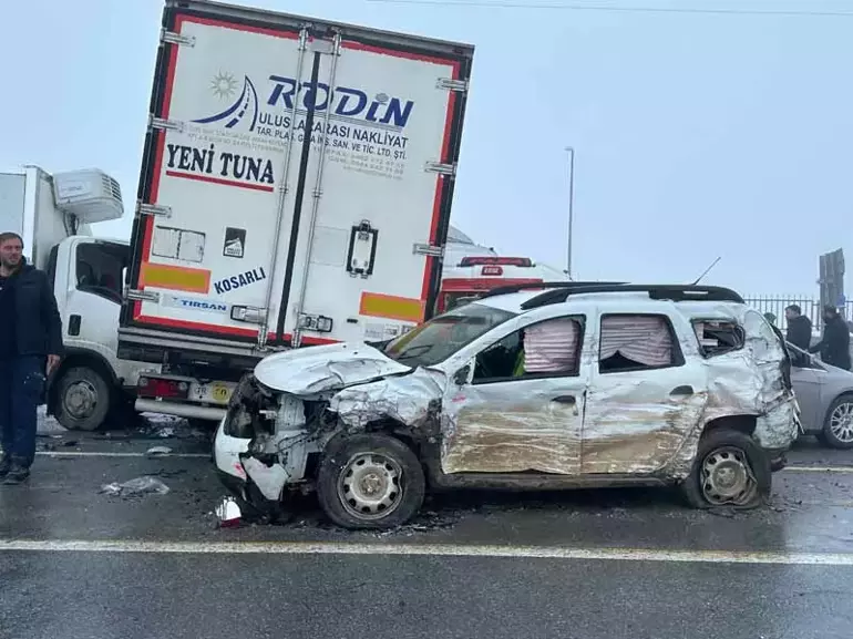 Bitlis'te 23 Aracın Karıştığı Zincirleme Trafik Kazası 31 Yaralı 1