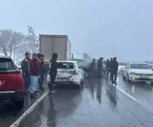 Bitlis'te 23 Aracın Karıştığı Zincirleme Trafik Kazası 31 Yaralı 3