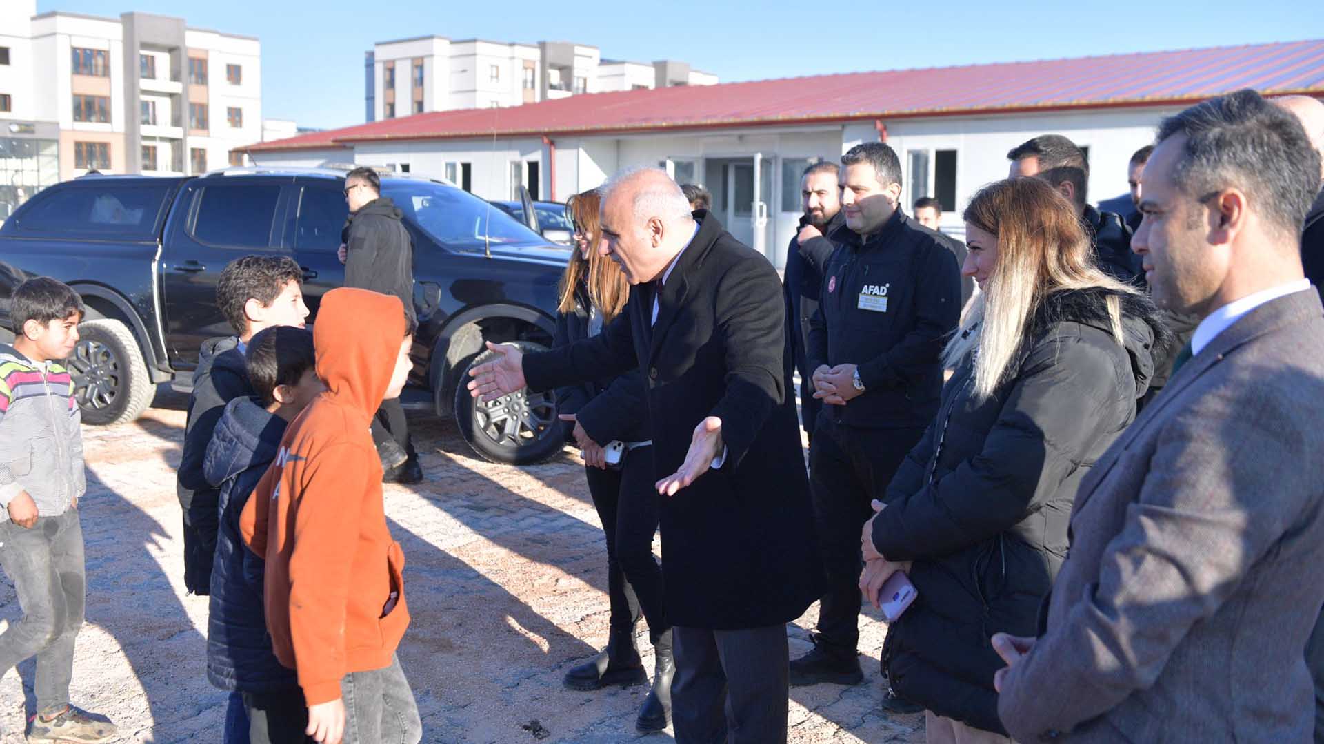 Diyarbakır Valisi Murat Zorluoğlu, Deprem Konutlarının Teslim Edileceği Tarihi Açıkladı 2