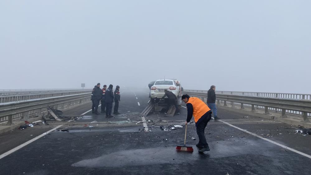 Diyarbakır'da 13 Aracın Karıştığı Zincirleme Kaza Çok Sayıda Yaralı Var 11