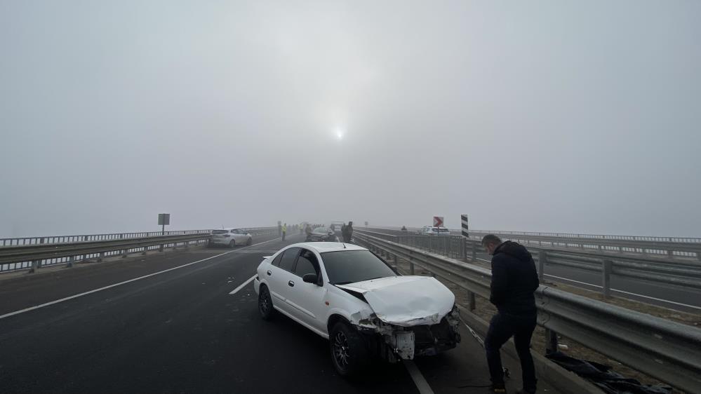 Diyarbakır'da 13 Aracın Karıştığı Zincirleme Kaza Çok Sayıda Yaralı Var 5